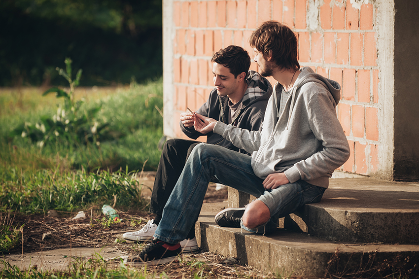 peur-frequentation-enfant-danger-acte-reprehensible-drogue-alcool-cyber-harcelement-attitude-inhabituelle-resultats-scolaires